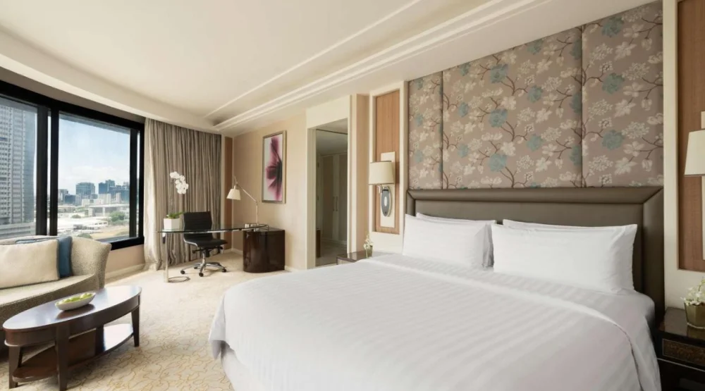 Tower Wing Executive Room at Edsa Shangri-La Hotel