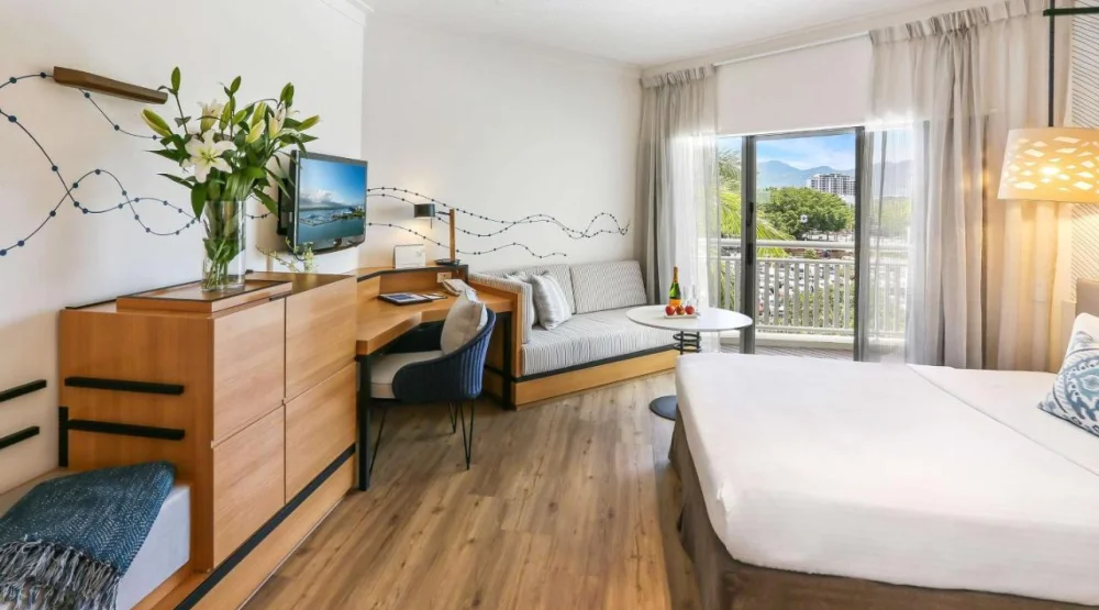 Deluxe Double Room at Shangri-La Marina Cairns