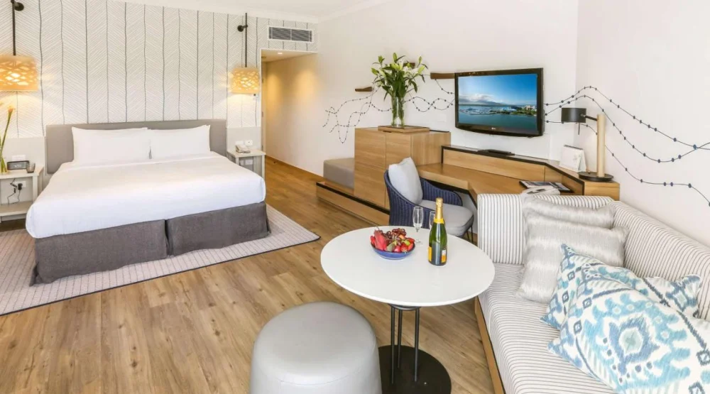 Deluxe Room with Sea View at Shangri-La Marina Cairns