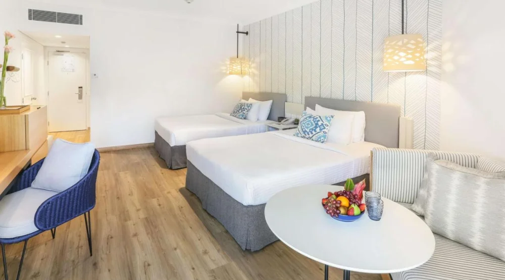 Deluxe Room with Sea View Twin Room at Shangri-La Marina Cairns