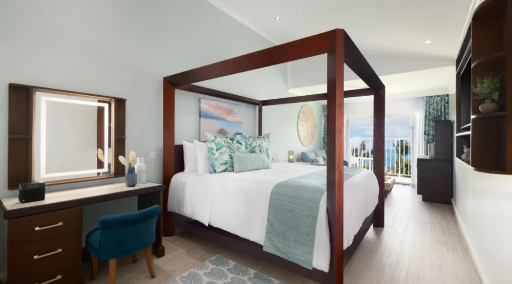 Harmony Concierge Jr Suite Club Level Ocean View – Adults Only at Coconut Bay Beach Resort & Spa