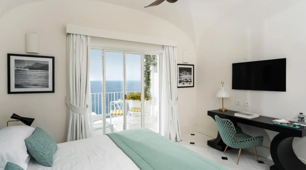 Deluxe Room with Sea View at Hotel Miramalfi