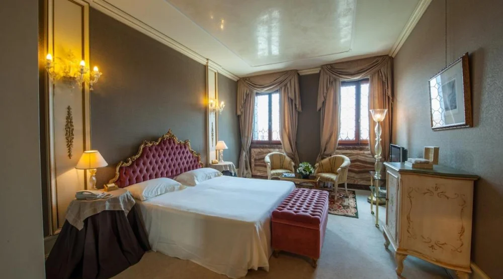 Deluxe Double Room with Grand Canal View at Ca Sagredo Hotel