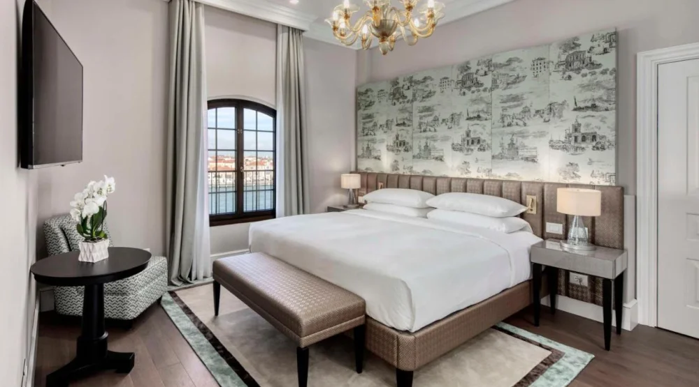 Executive King Suite with View at Hilton Molino Stucky Hotel