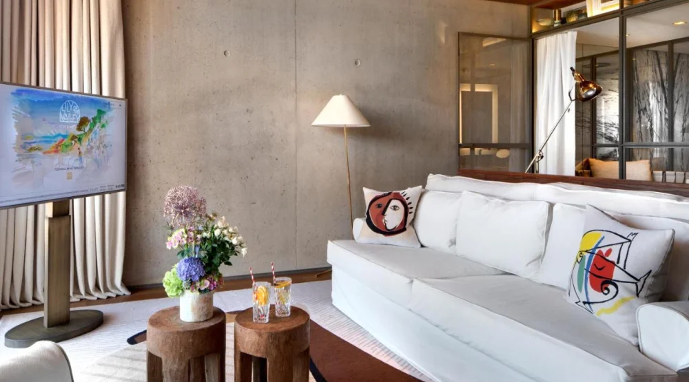 Deluxe Suite with Sea View at Hotel Lily of the Valley