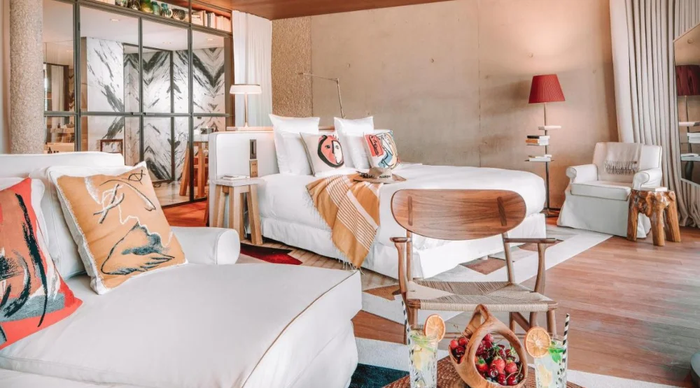 Master Suite with Sea View at Hotel Lily of the Valley