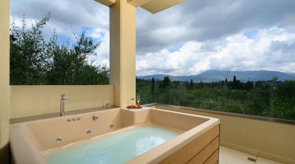 Bungalow Junior Suite with Open Jacuzzi at Art Hotel Debono