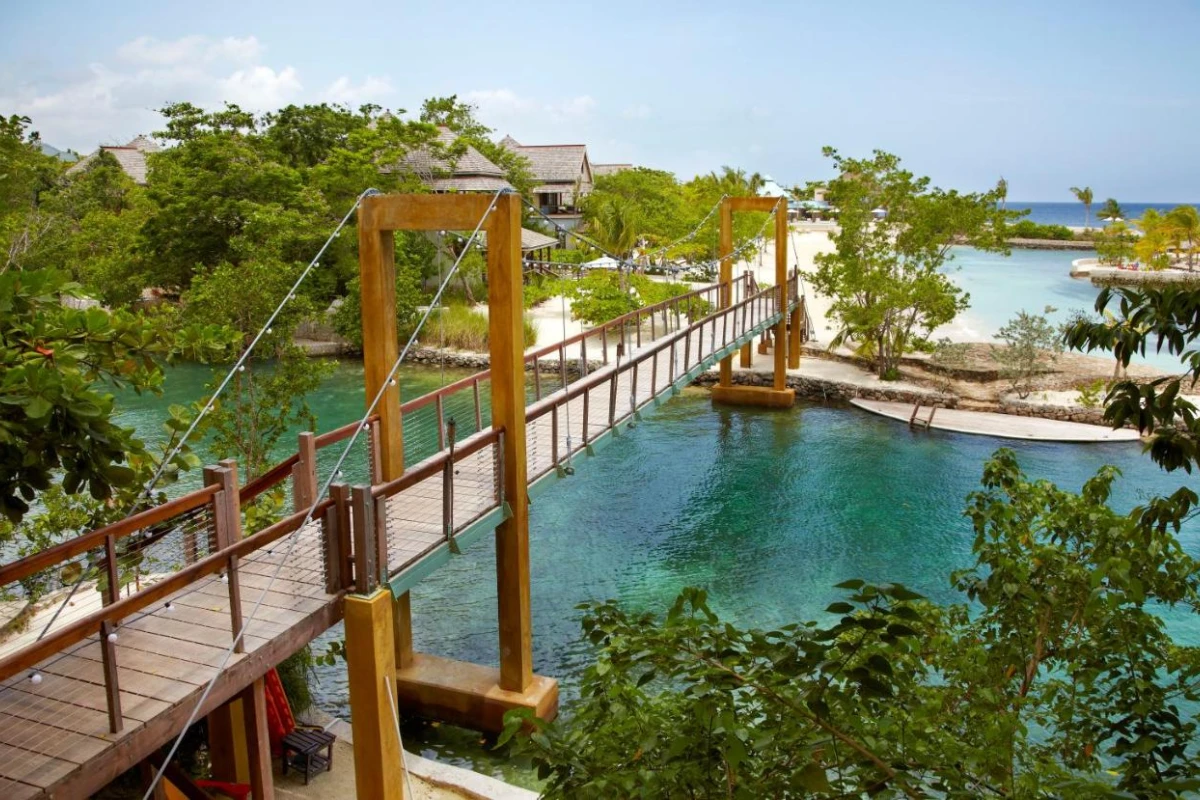 GoldenEye - Hotel Photo 1