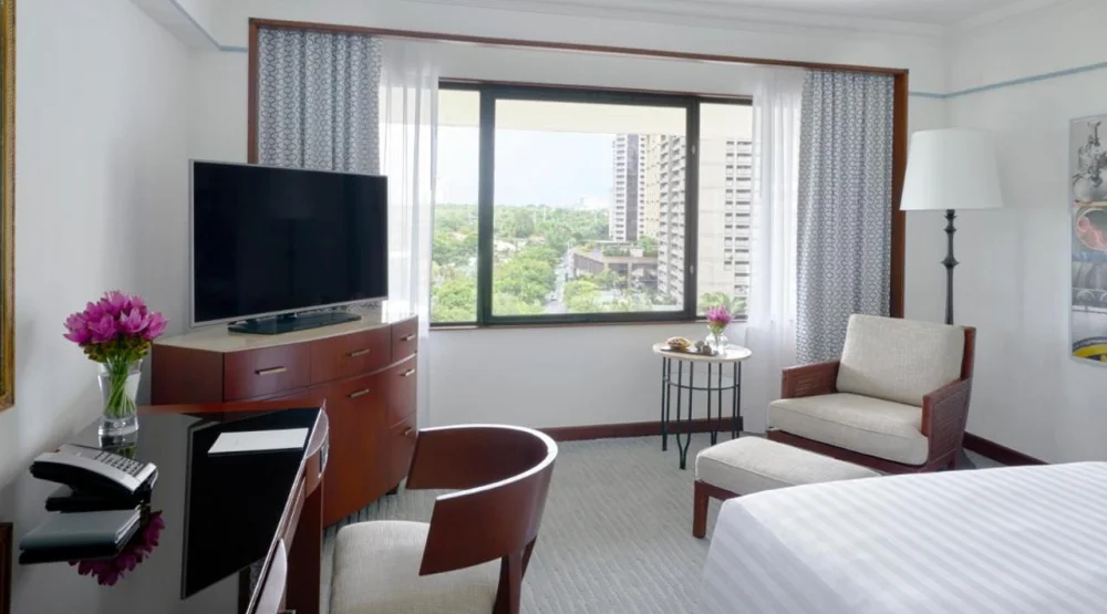 Deluxe King Room at The Peninsula Manila