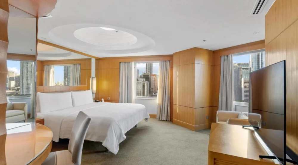 Deluxe Suite at Makati Shangri-La