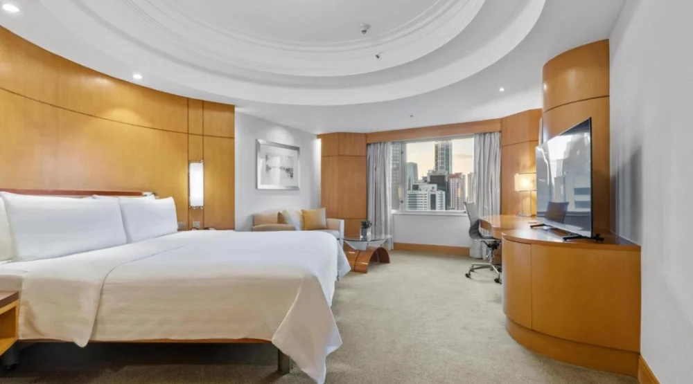 Deluxe King Room at Makati Shangri-La