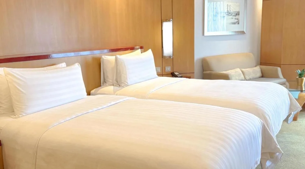 Deluxe Twin Room at Makati Shangri-La