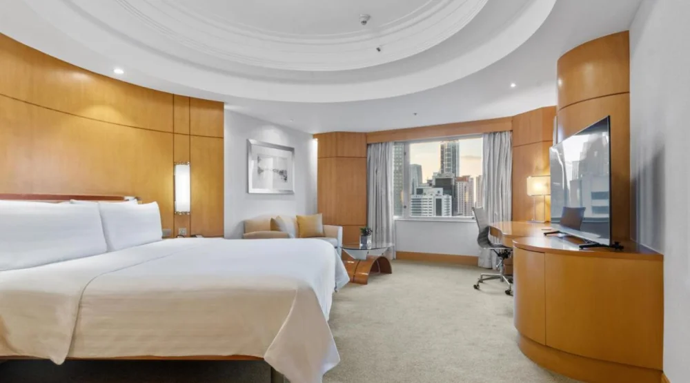 Horizon Club Deluxe King Room at Makati Shangri-La