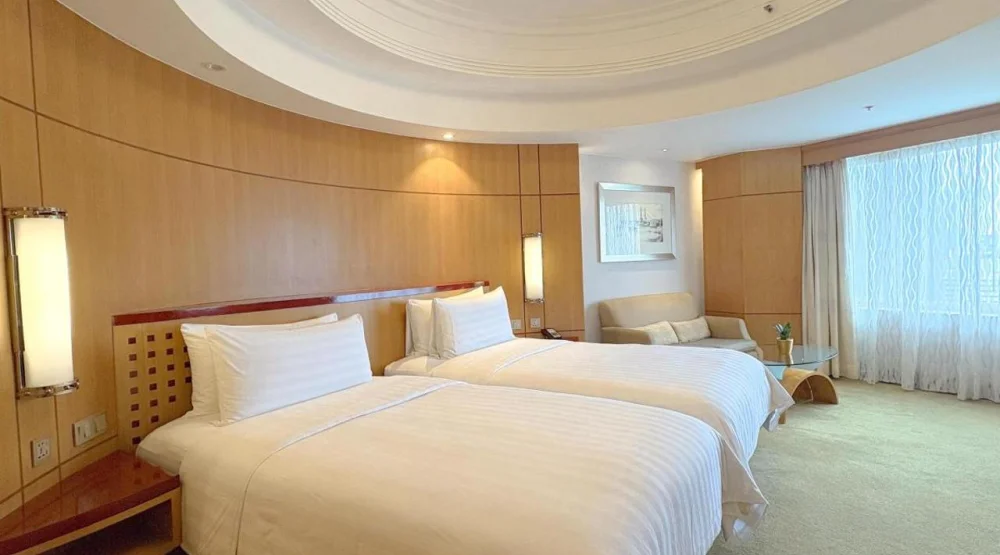 Horizon Club Deluxe Twin Room at Makati Shangri-La