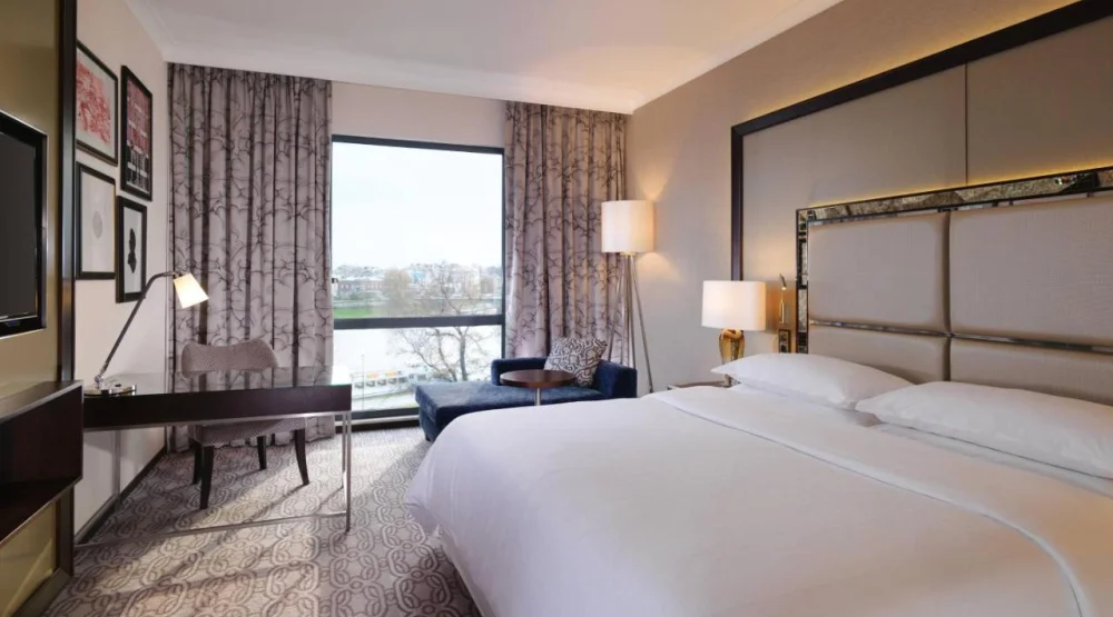 Grand Deluxe, Guest Room, One King, Wawel Or Vistula View at Sheraton Grand Krakow