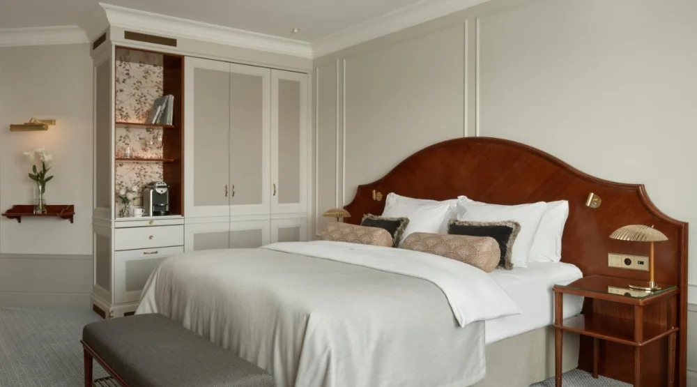 Deluxe King Room at Hotel Kamp