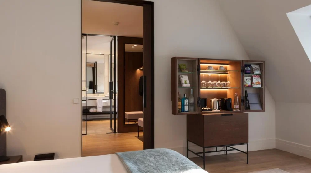 Deluxe King Room with Parking at Kozmo Hotel Suites