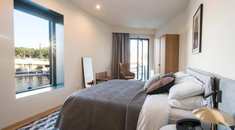 Corner Suite with Sea View at Cugo Gran Macina