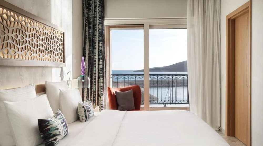 Grand Deluxe Suite Sea View at The Chedi Lustica Bay
