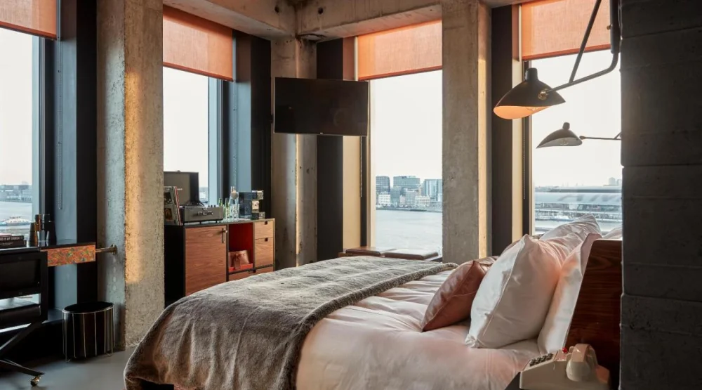 Deluxe Corner Room with City View at Sir Adam