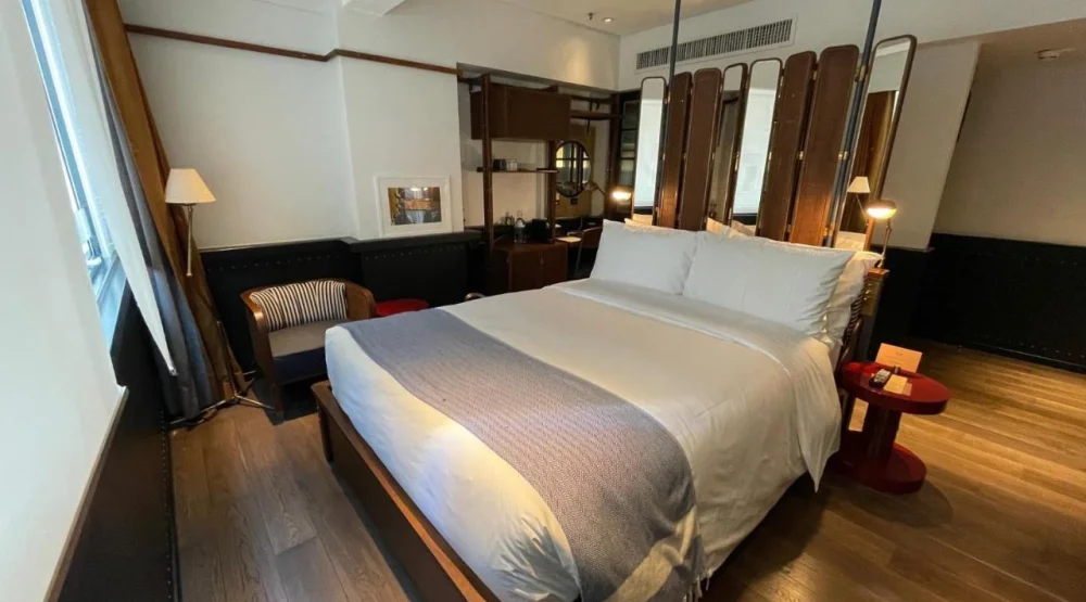 Medium Room with Queen Bed at The Fleming