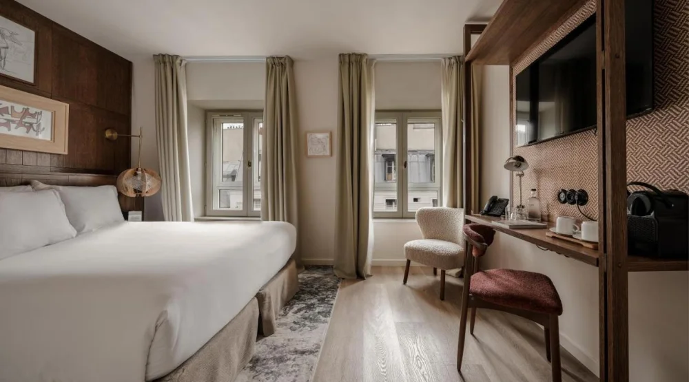 The Signature Extra City View at Hotel Pulitzer Paris