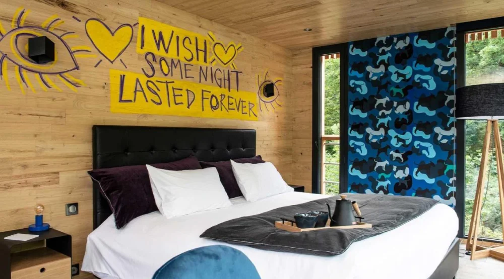 Lost Lodge - Suite with Hot Tub at Loire Valley Lodges Hotel