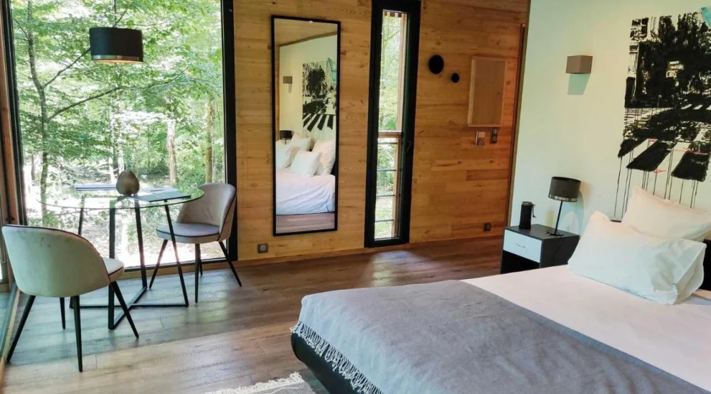 Le Paradis - Suite with Hot Tub at Loire Valley Lodges Hotel