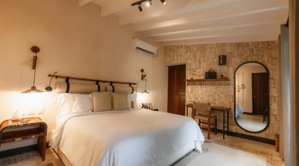 Standard King Room at Hotel Amomoxtli