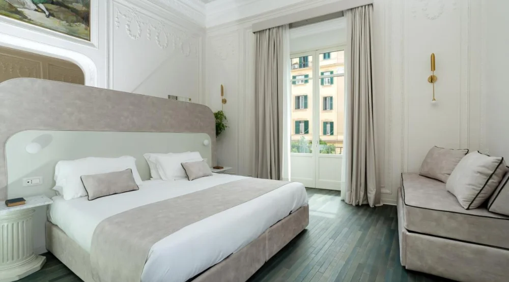 King Suite with Spa Bath at Artemisia Domus Giardino