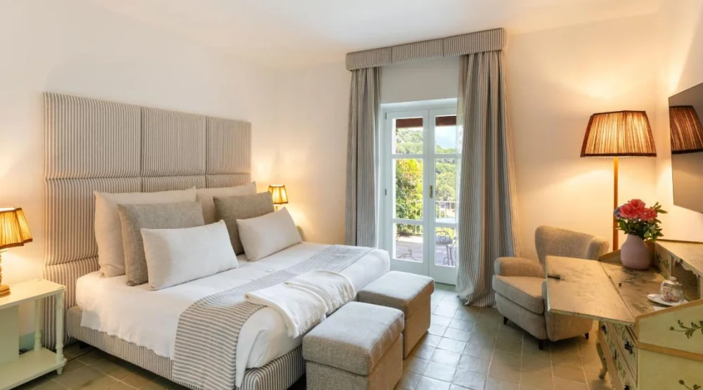 Deluxe Double Room with Sea View at Santavenere Hotel