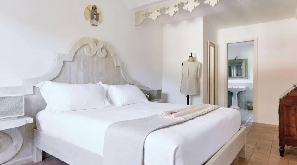 Deluxe Suite at Santavenere Hotel