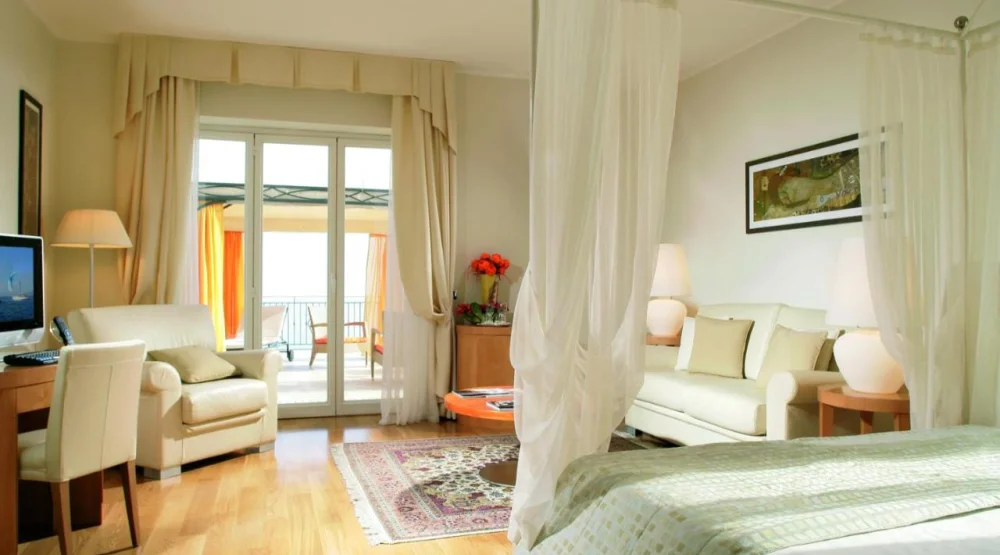 Junior Suite with Sea View at Hotel Raito