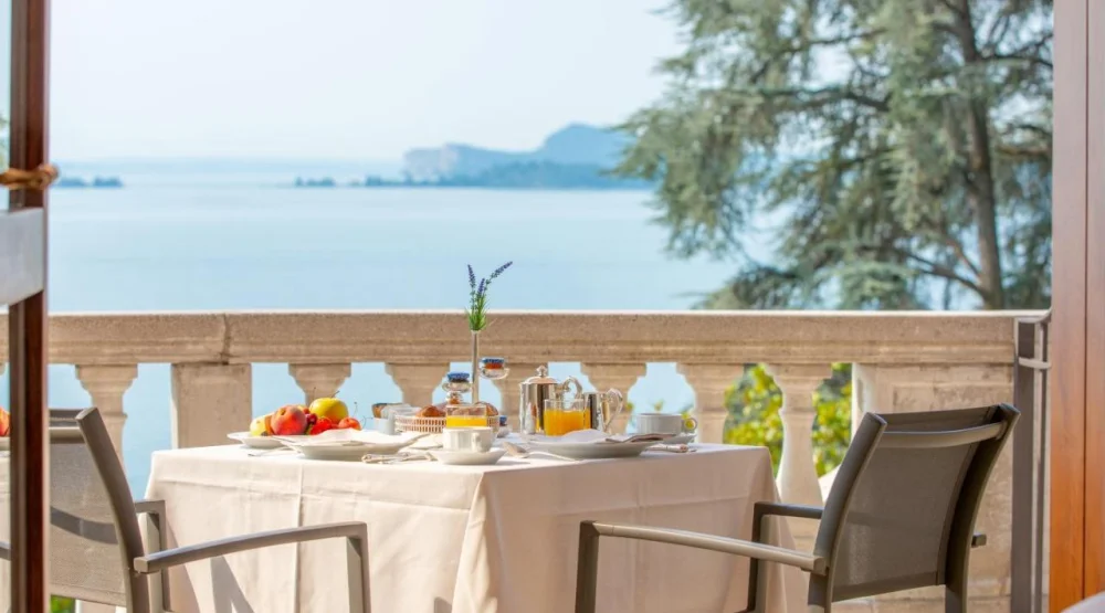 Superior Double Room with Terrace and Lake View at Hotel Villa Del Sogno