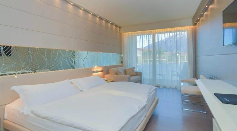 Junior Suite with Partial Lake View at Park Hotel Imperial