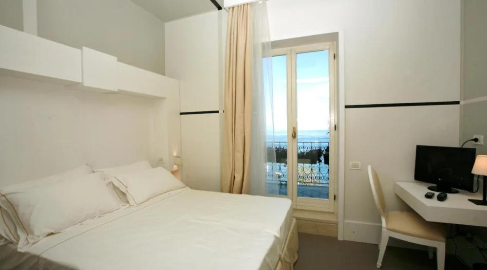Deluxe Triple Room with Sea View at Hotel Piccolo Portofino