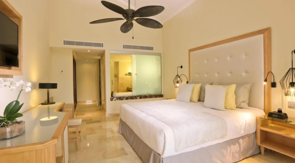Deluxe Beachside at Grand Palladium Palace Resort Spa & Casino