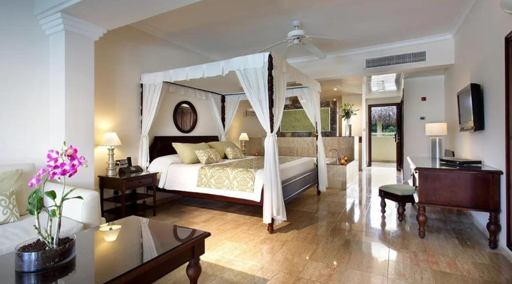 Junior Suite with Garden View at TRS Turquesa Hotel