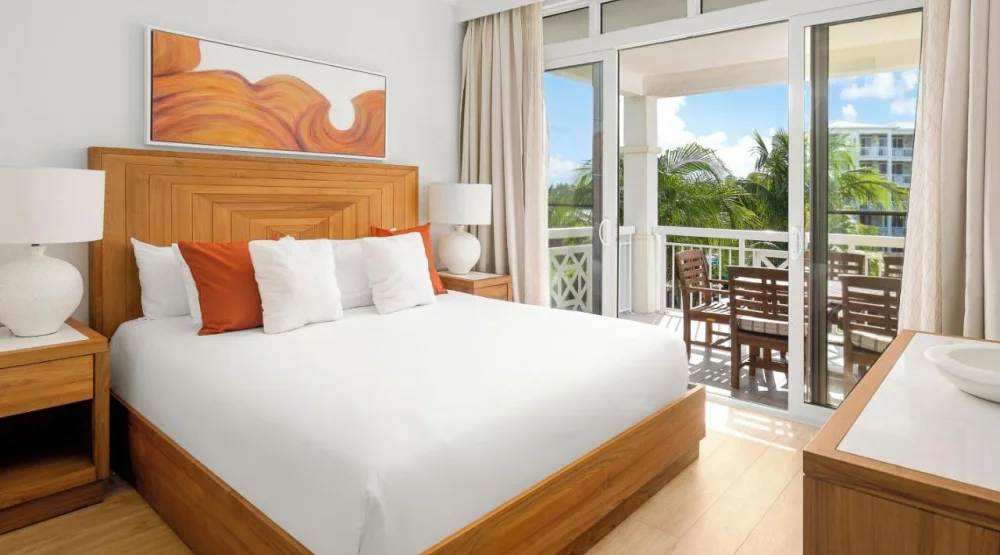 Deluxe One Bedroom Garden Suite at Alexandra Resort