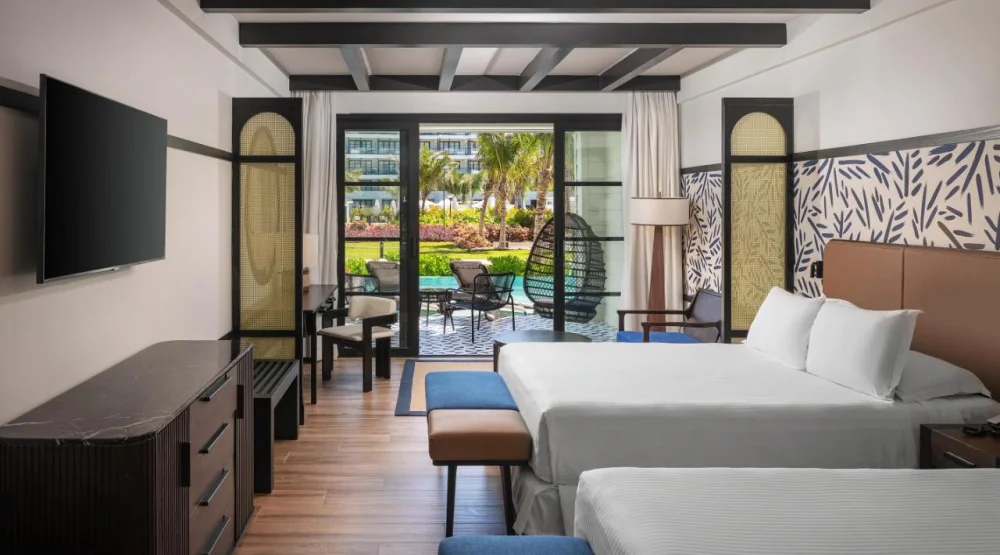 Swim Up Junior Suite at Ocean Eden Bay