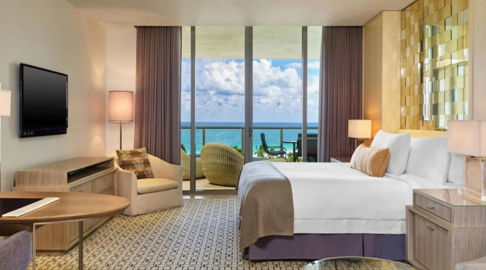 Deluxe Ocean View King, Guest Room, One King, Ocean View at The St. Regis Bal Harbour Resort Hotel