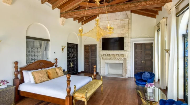 Suite with Balcony at Villa Casa Casuarina