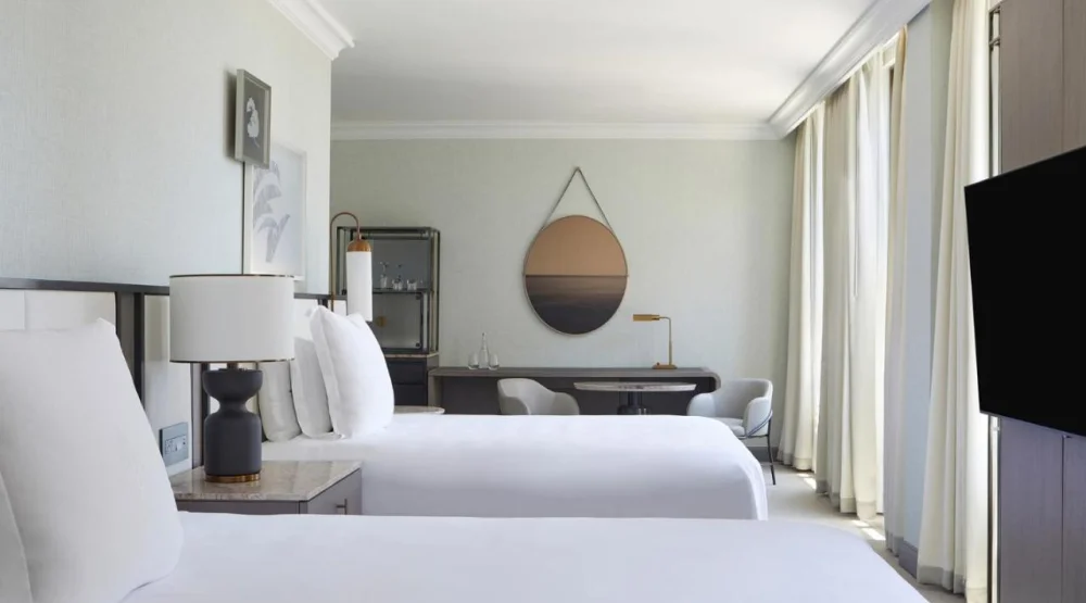 Bw Studio Suite Two Double at Beverly Wilshire, A Four Seasons Hotel