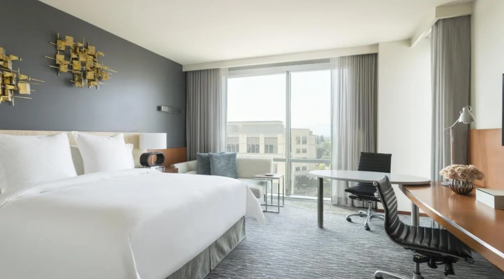 Deluxe King Room at Four Seasons Silicon Valley At East Palo Alto