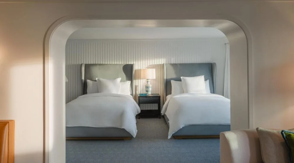 The 720 Queen Room with Pool View at Regent Santa Monica Beach