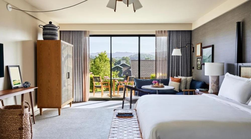 Deluxe King Room at Rosewood Sand Hill