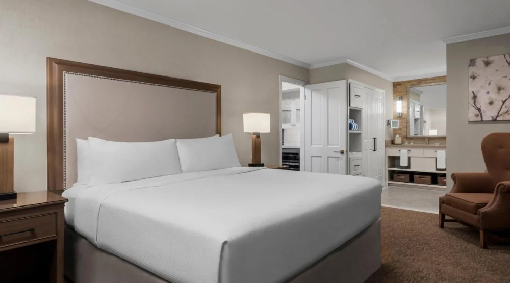 Deluxe Queen Room at Silverado Resort