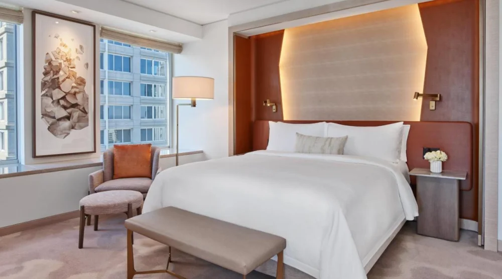 Deluxe Room, Guest Room, One King at The St. Regis San Francisco