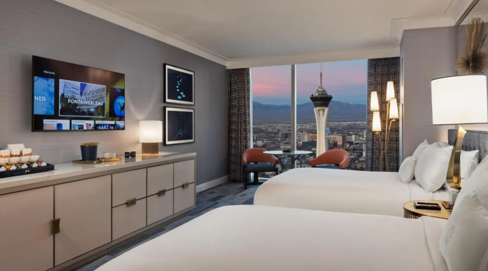 Gold Queen Mountain Best View at Fontainebleau Las Vegas