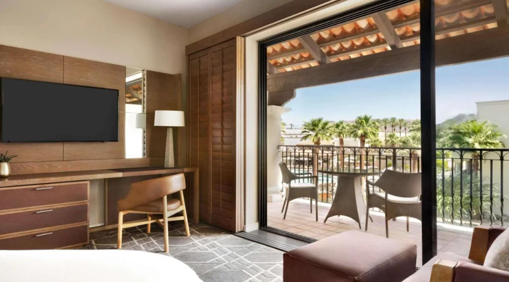 Deluxe King Room at Fairmont Scottsdale Princess
